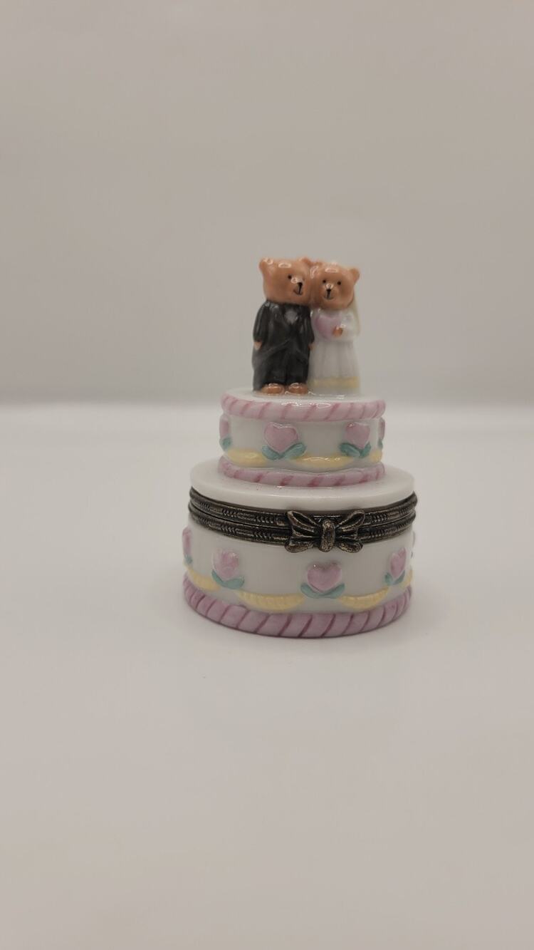 Vintage 1997 FIGI Wedding Cake Hinged Trinket Box Teddy Bear Bride Groom NOS